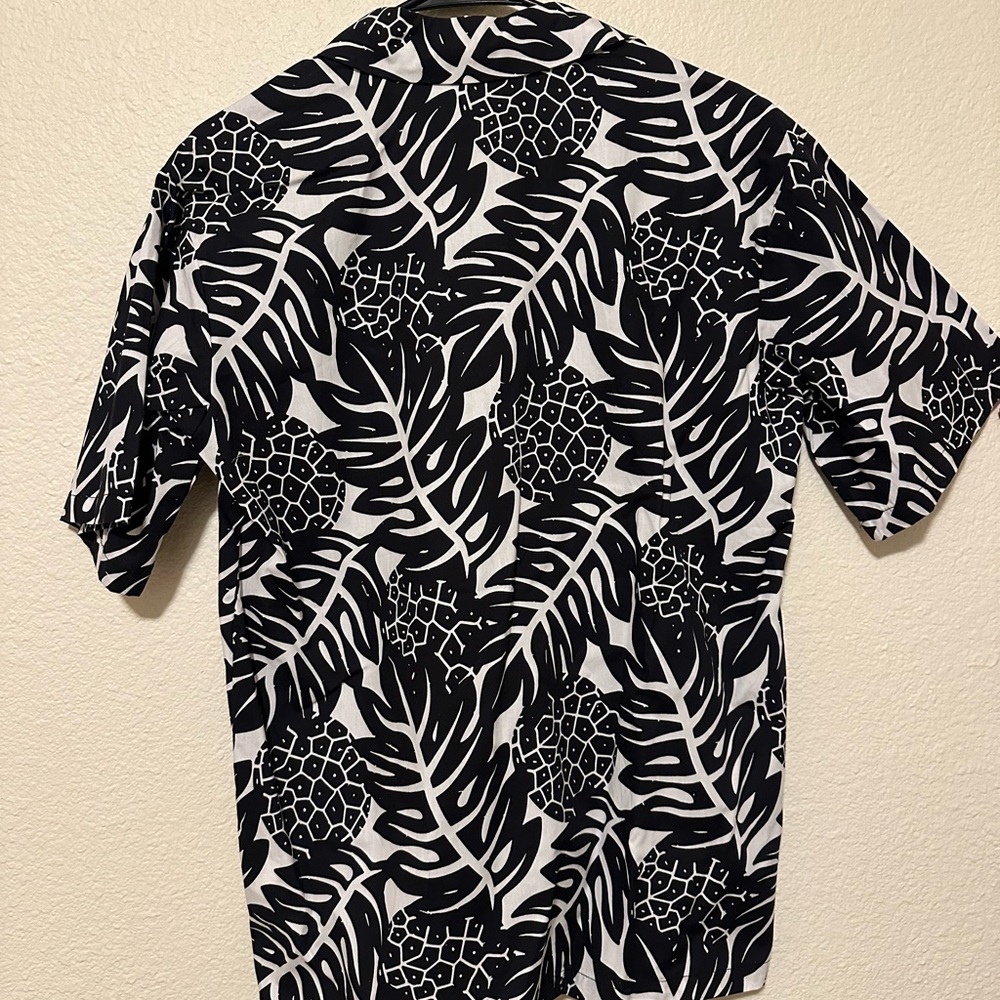 Casual Black and White Leaf Print Button Down Shirt